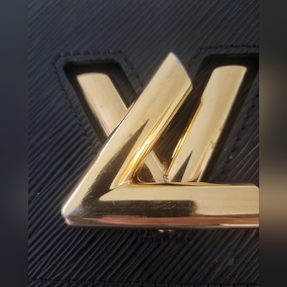 Louis Vuitton Twist MM purse - Picture 7 of 9